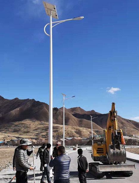 甘南碌曲10米东城街道太阳能路灯项目