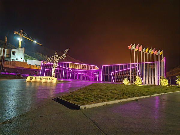 城市亮化是现代城市建设的重要组成部分，它不仅可以美化城市的夜景，还能提升城市的整体形象。随着科技的不断进步，城市亮化也得到了更多的关注和创新。本文将介绍一些关于城市亮化的创意和技术，帮助读者了解东城街道城市亮化的重要性以及如何进行东城街道城市亮化的规划和实施。